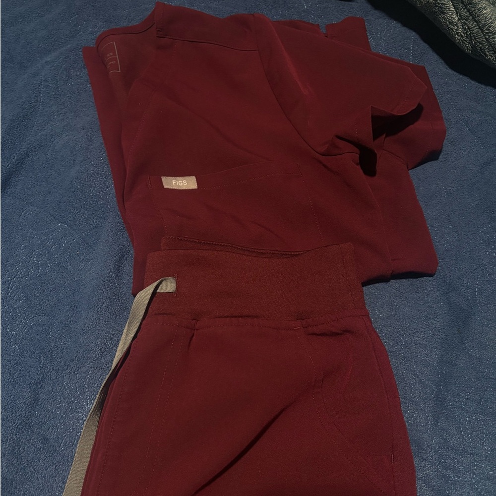 BURGUNDY** Set in great condition, no longer fits after being pregnant!